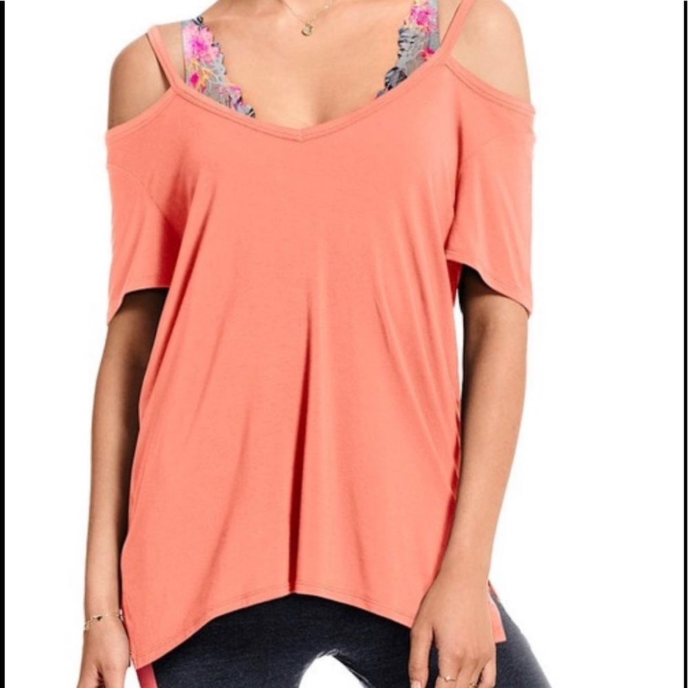 🛍FREE W/PURCHASE🛍PINK VS Cold Shoulder Top